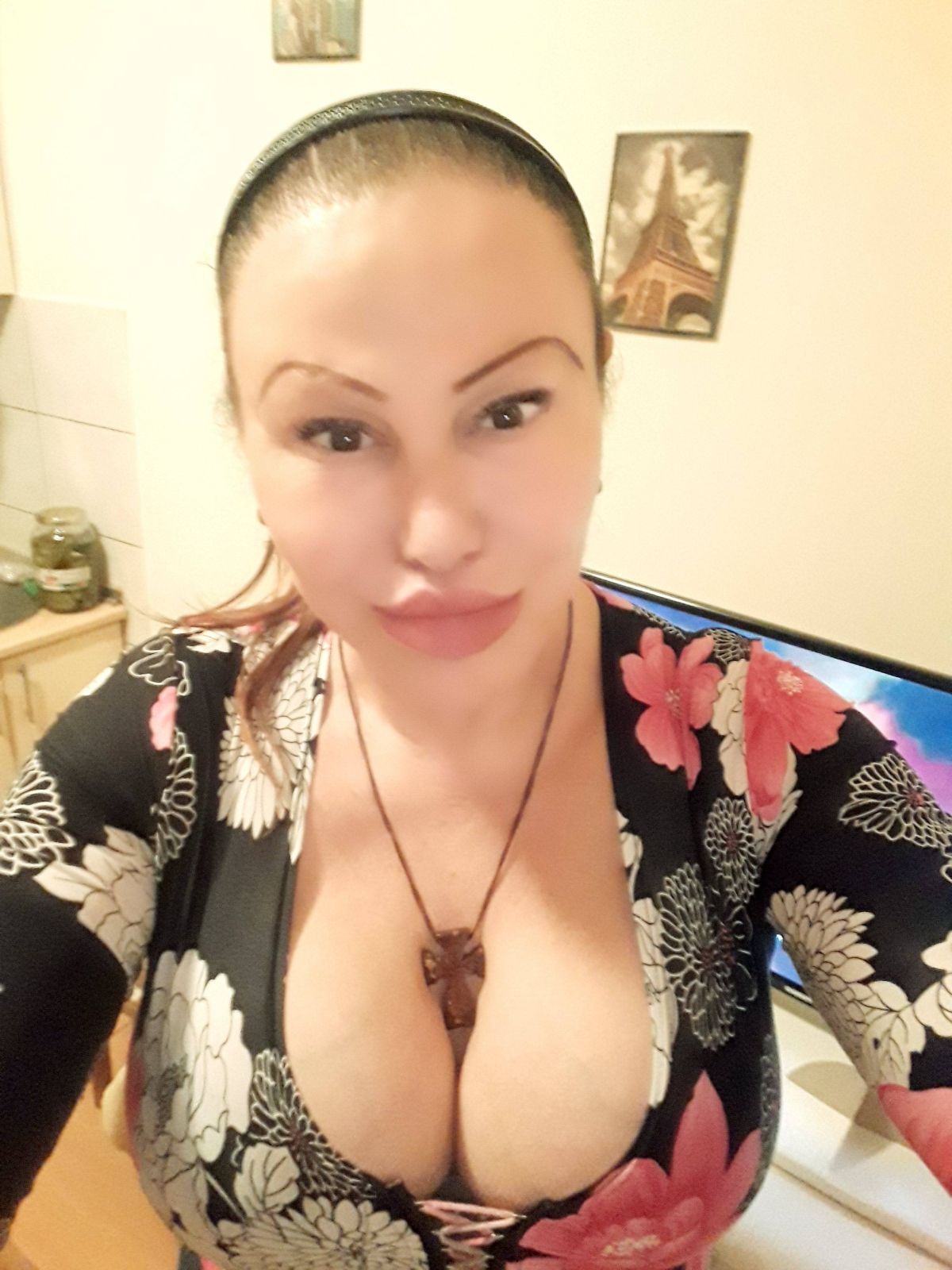 TRANSSICA SHEMALE, GRADI IMAM SAMO JAS, TRANSS DEVOJKA, EDINSTVENA VISTINSKA TRANS VO MAKEDONIJA, DISKRETNI SREDBI, DISKRETNO DRUZENJE, ZABAVA
