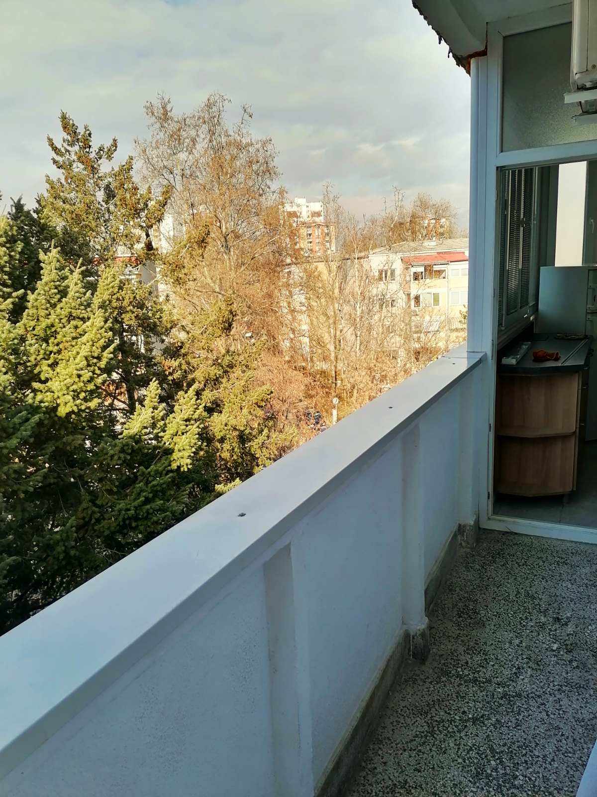 СЕ ИЗДАВА СТАН ВО КАРПОШ 4