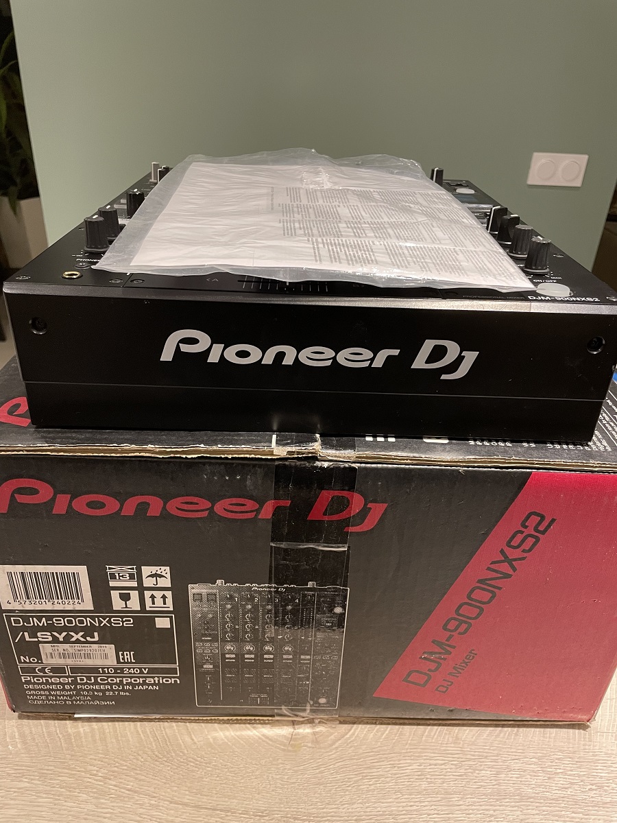 Приватно: Pioneer DJ XDJ-RX3, Pioneer XDJ XZ, Pioneer DJ DDJ-REV7, Pioneer DDJ 1000, Pioneer DDJ 1000SRT DJ Controller,  Pioneer Cdj-3000, Pioneer Cdj 2000 NXS2, Pioneer Djm 900 NXS2, Pioneer DJ DJM-V10 , Pioneer DJ DJM-S11,  Yamaha Genos 76-Key ,Korg Pa4X 76 Key. Yamaha PSR-SX900, Korg PA-1000, Roland FANTOM-8,Roland JUPITER-X Synthesizer